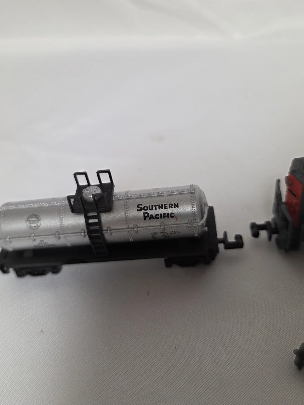 Southern Pacific Locomotive 9725 High Speed N Scale & Tank Car